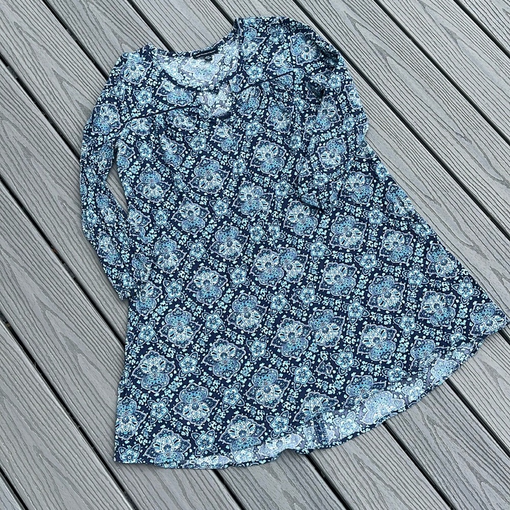 ❄️ American Eagle Paisley Shift Dress